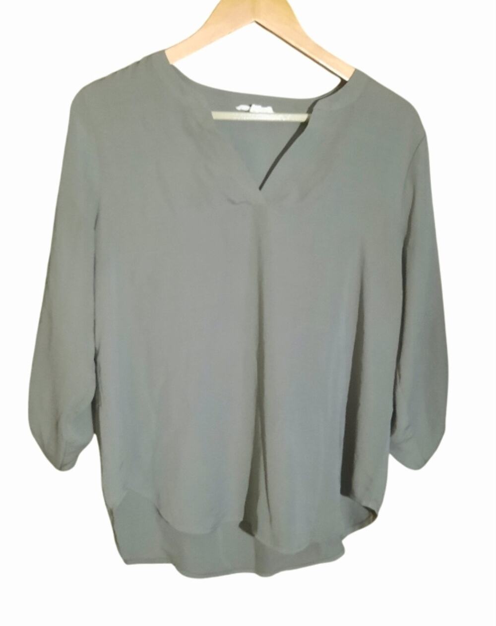 Maurices Womens Olive Green 3/4 Sleeve V-Neck Splut Front Detail Blouse Size M